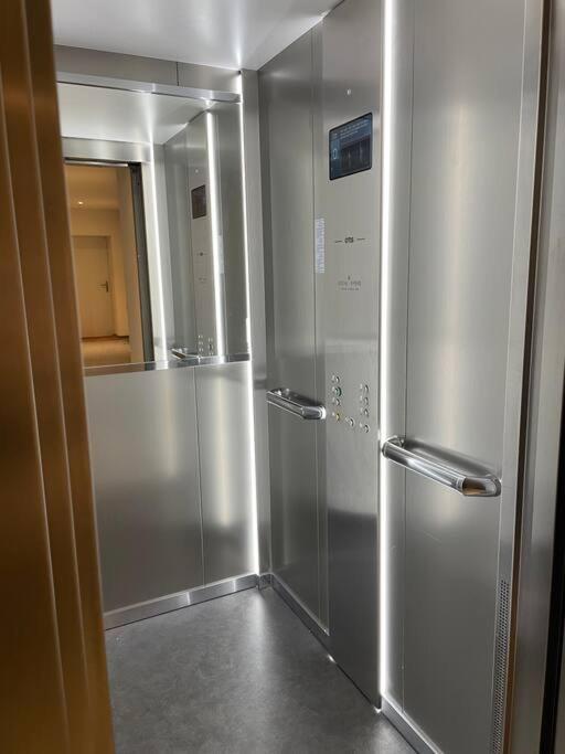 Apartamento Proche Lausanne: Studio Bien Equipe Prilly Exterior foto